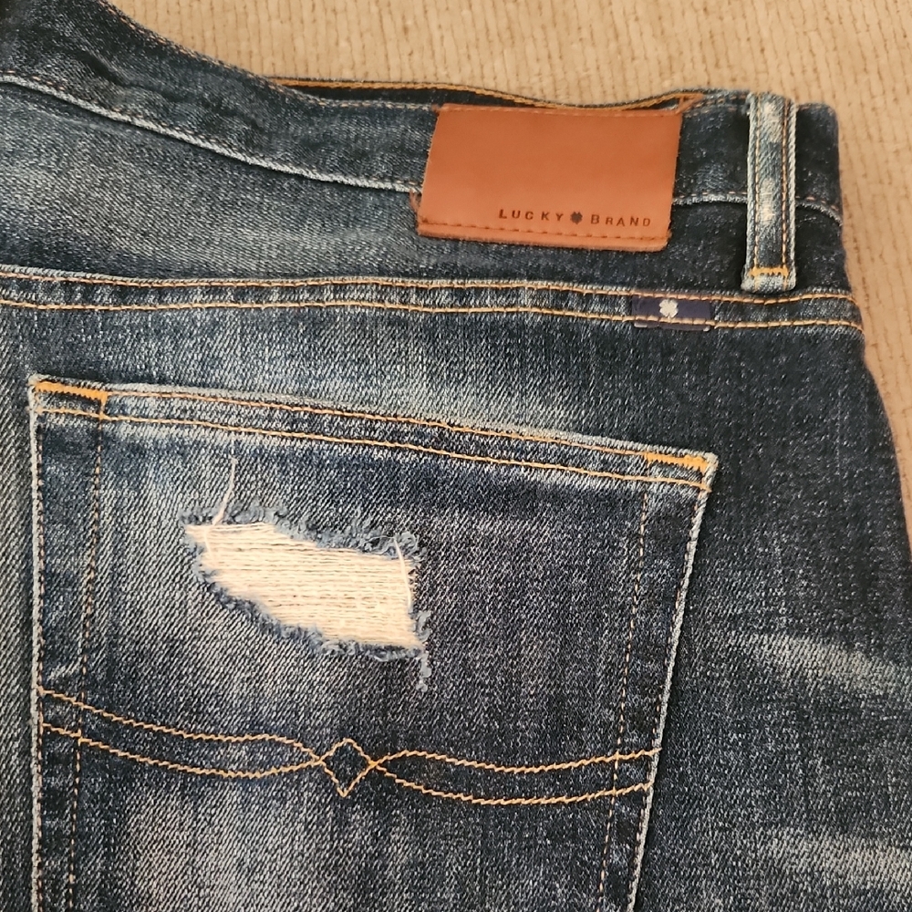 Lucky Brand Distressed Dark Blue Jeans